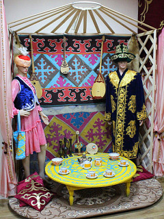 Выставку предметов казахской культуры открыли в Кулундинском районе Алтайского края