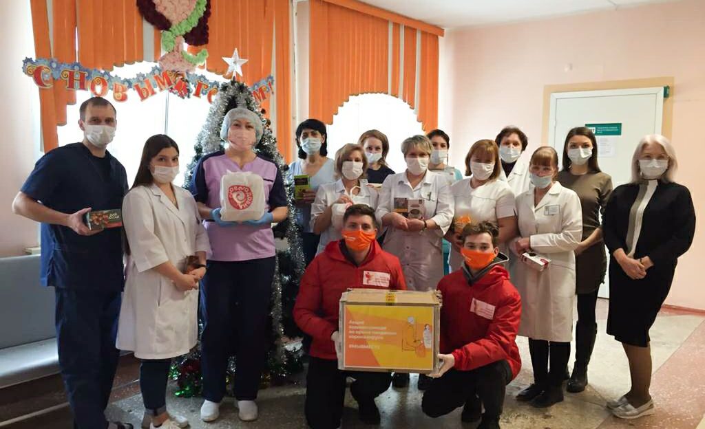 Алтайские предприниматели передали подарки к Новому году для медицинских работников