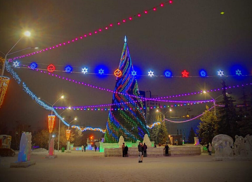 Новогодний городок на площади Сахарова готов к приему гостей