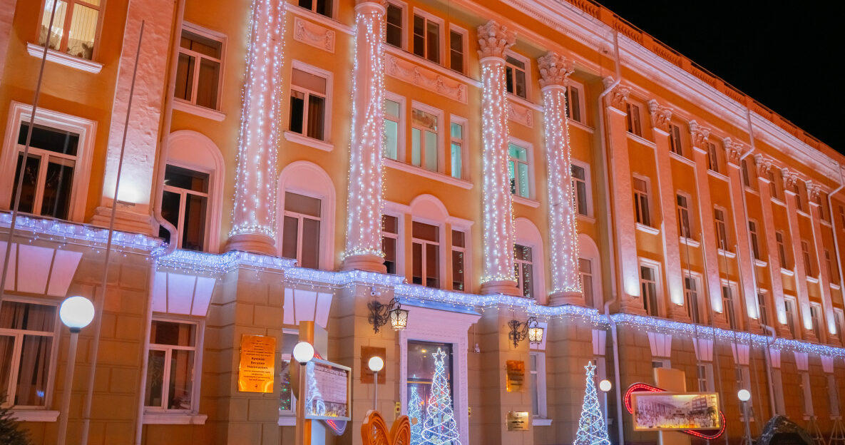 В конкурсе новогоднего оформления победили Алтайский медуниверситет и Барнаульский базовый медколледж