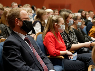 Губернатор Алтайского края исполнил желание юной жительницы Барнаула в рамках акции «Елка желаний»