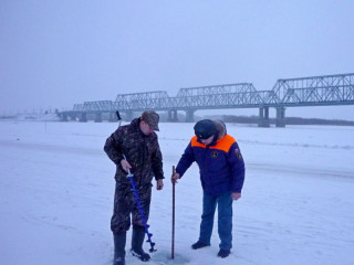 Увеличение толщины льда позволило повысить грузоподъемность переправы в Алтайском крае