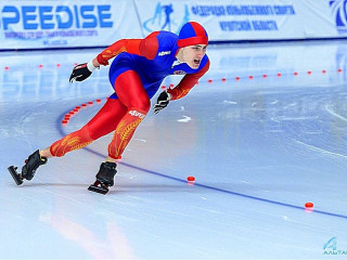 Алтайский спортсмен завоевал серебро на третьем этапе Кубка Союза конькобежцев России