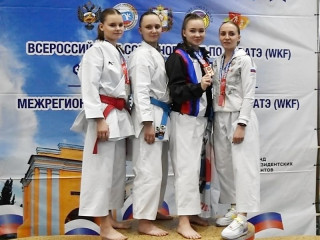 Алтайские спортсмены выиграли 22 медали на Всероссийском турнире по карате в Омске