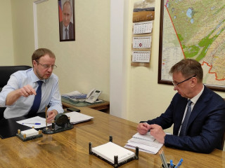 Губернатор Алтайского края Виктор Томенко распорядился пересчитать стоимость выданных в 2021 году сертификатов на жилье для детей-сирот