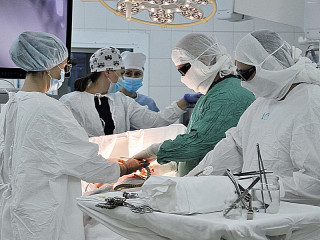 В Алтайском крае впервые провели одну из самых технически сложных операций по удалению злокачественной опухоли