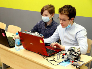 15 команд приняли участие в конкурсе научно-технических проектов школьников «Научная коллаборация» в Алтайском крае