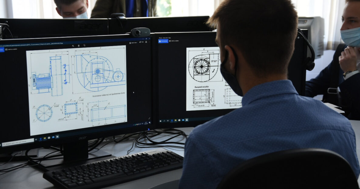 Студенты АлтГТУ получают практический опыт в студенческом конструкторском бюро