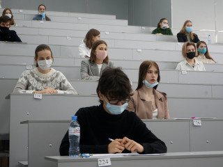 Порядка 60 школьников Алтайского края приняли участие в региональном этапе Всероссийской олимпиады по истории