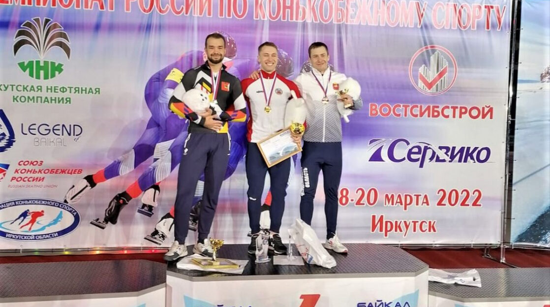 Конькобежец из Барнаула Виктор Муштаков завершил сезон победой на чемпионате России