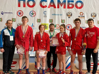 15 медалей завоевали спортсмены Алтайского края на первенстве Сибири по самбо
