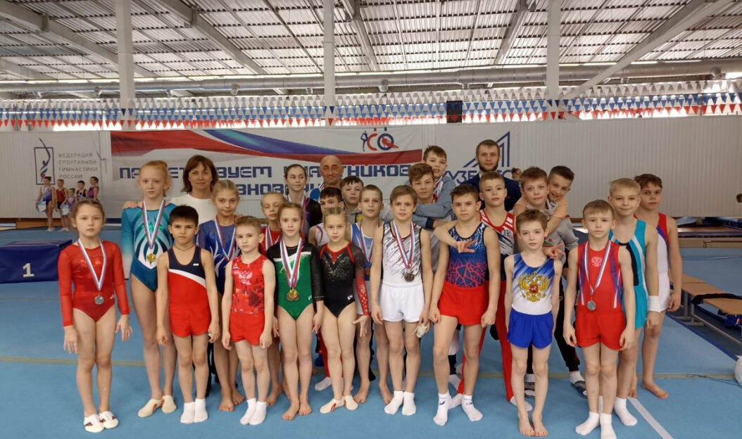 Два командных серебра и семь личных медалей: гимнасты Алтайского края выступили на межрегиональном турнире «Кузбасская весна»