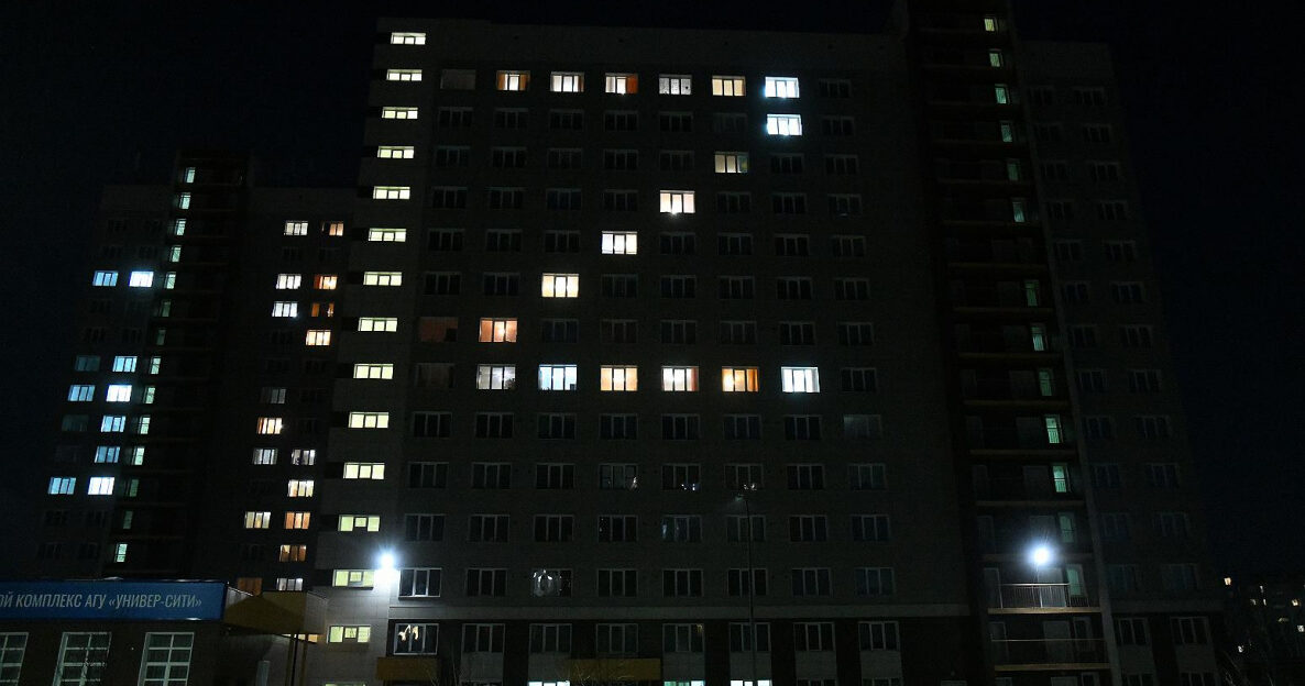 В Барнауле буквы «Z» и «V» загорелись на здании администрации города, учебных корпусах и общежитиях вузов