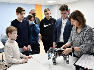 70 алтайских школьников станут участниками профильной смены «Фабрика гениев: робототехника»