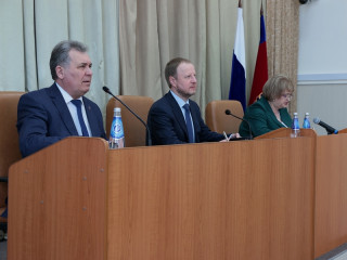 Губернатор Алтайского края Виктор Томенко поручил подготовить проект создания межрайонного центра детского отдыха и оздоровления в Завьяловском районе