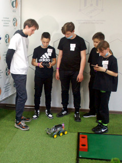 Пять команд школьников приняли участие в региональном командном турнире «АгроБоты: точки роста Алтая»