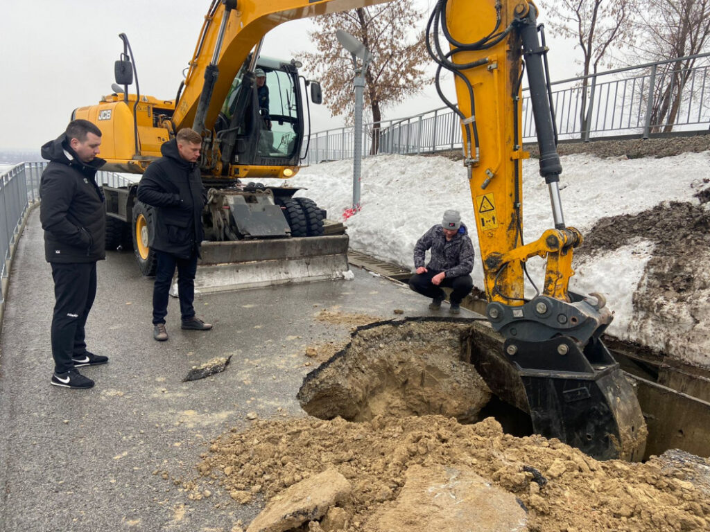 В Нагорном парке завершены работы по устранению повреждения на террасе