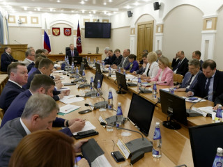 Власти столицы Алтайского края готовят меры по улучшению дорожной ситуации в связи с полной остановкой движения по путепроводу на проспекте Ленина