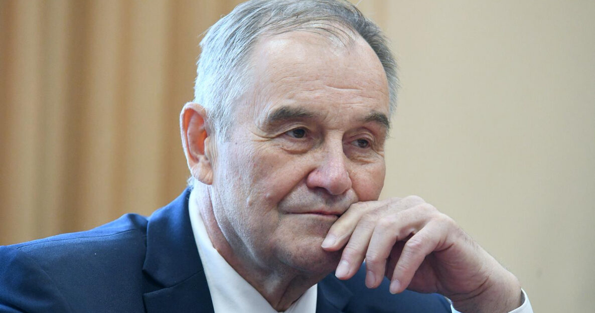 Заслуженный учитель РФ Александр Овсиевский отметил свое 70-летие