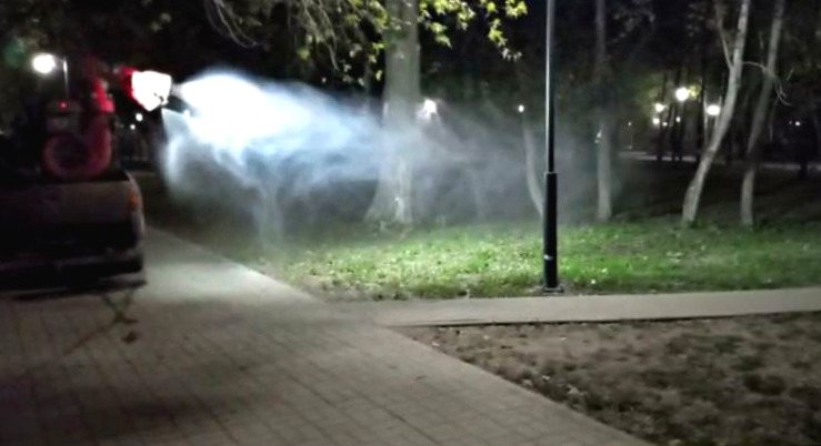 Зеленые уголки Октябрьского района Барнаула обработали от клеща