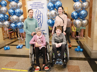 Первыми премьеру сказки «Три толстяка» в Молодежном театре Алтая посмотрели подопечные краевого отделения Российского детского фонда