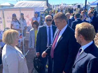 На «Дне сибирского поля» работает информационно-консультационный пункт кадрового центра «Работа России» Барнаула