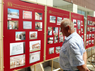 Семья Роберта Рождественского передала в мемориальный музей поэта в Алтайском крае новые экспонаты