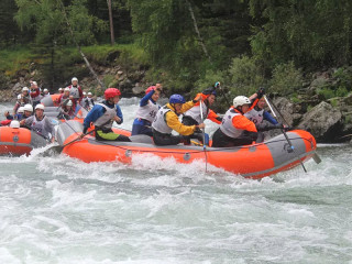 Около 150 спортсменов приняли участие в фестивале на бурной воде «Кумир-2022» в Алтайском крае