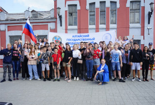 Для детей из Донбасса – участников второй «Университетской смены» провели экскурсию по Барнауле