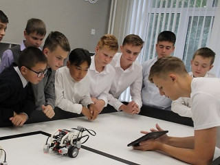 Школы Алтайского края и Омска заключили договор о наставничестве