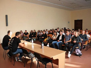 Олимпийский чемпион по гребле на байдарках встретился с воспитанниками спортивного интерната в Барнауле