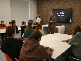 Участники «Университетской смены» посетили технопарк Алтайского государственного педагогического университета