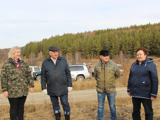 В рамках акции «Сохраним лес» в природном парке «Предгорье Алтая» заложили дубовую рощу