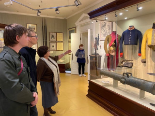 160 подлинных экспонатов и цикл лекций – в Барнауле работает выставка из фонда одного из старейших музеев России