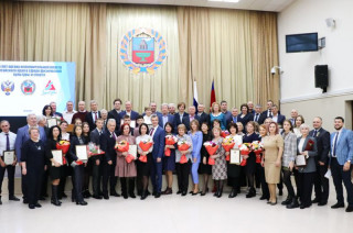 В Алтайском крае состоялось вручение краевых и ведомственных наград, посвященное 85-летию спортивной отрасли региона