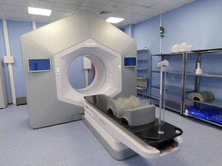 Онкопациентов в Алтайском крае начали лечить на уникальном линейном ускорителе, повышающем эффективность лечения