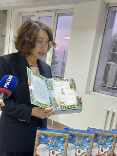 Порядка 128 тысяч школьников Алтайского края получат губернаторские новогодние подарки