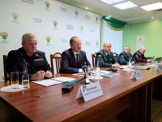 Губернатор Виктор Томенко принял участие в совещании по подведению итогов работы Алтайской таможни в 2022 году и определению задач на 2023 год