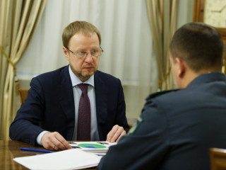 Губернатор Алтайского края поручил региональным органам власти усилить контроль за качеством сельхозпродукции, поступающей в социальные учреждения