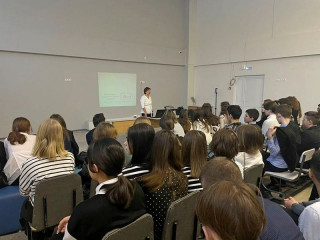 Ко Дню российской науки алтайские ученые провели занятия в школах Барнаула