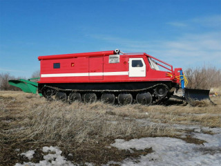 Алтайские машиностроители представили новинку – гусеничный снегоболотоход для тушения пожаров