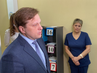 Министр здравоохранения Алтайского края Дмитрий Попов оценил работу нового травмпункта в Бийске