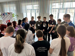 Первый педагогический десант Алтайского края провел занятия для помощников вожатых лагерей в Поспелихе