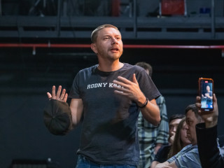 Зрители Алтайского краевого театра драмы оценили новые пьесы о Василии Шукшине