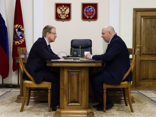 Губернатор Алтайского края Виктор Томенко поручил завершить строительство дороги до села Дегтярки в Немецком национальном районе