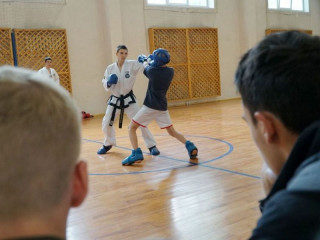 В Барнауле провели мастер-класс по тхэквондо для трудных подростков