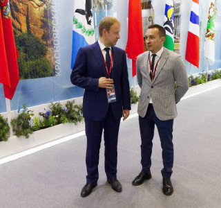 Губернатор Алтайского края Виктор Томенко подписал соглашение с компанией «Сибирское стекло» о строительстве завода