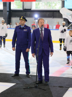 Губернатор Алтайского края Виктор Томенко принял участие в открытии ледовой арены в Бийске