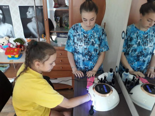 Участники проекта «Включайся и будь успешен!» в Алтайском крае познакомились с профессией мастера ногтевого сервиса