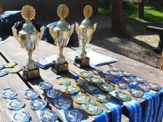 Более 90 спортсменов из 11 команд вышли в Алтайском крае на старт легкоатлетических соревнований, посвященных 100-летию спортивного общества «Динамо»